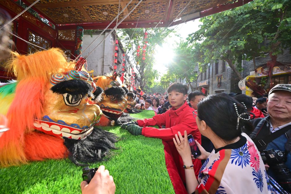 文化中国行·镜头里的非遗年｜线狮少年舞新春