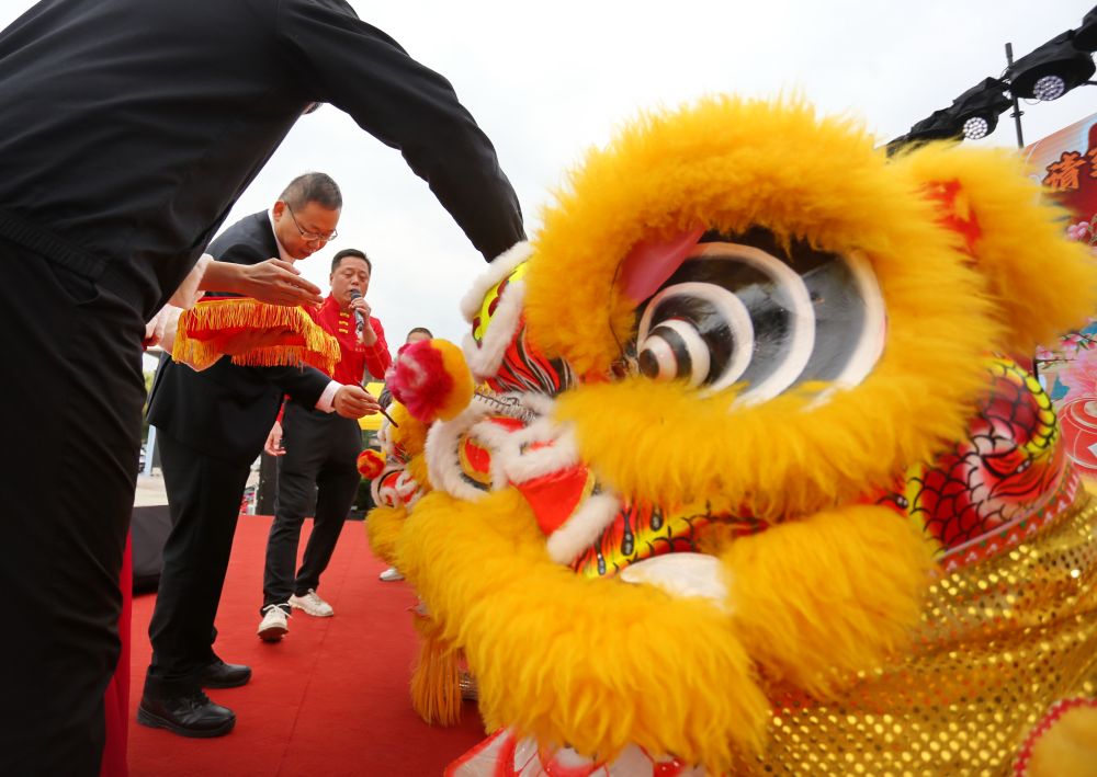 文化中国行·镜头里的非遗年｜南粤醒狮闹新春