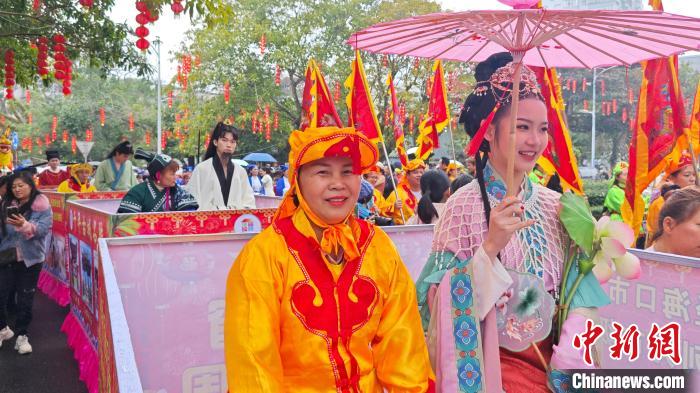 海口古韵新风年味浓 换花祈福喜闹春