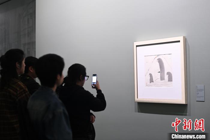 广州：法兰西艺术院中法院士艺术特展吸引参观者