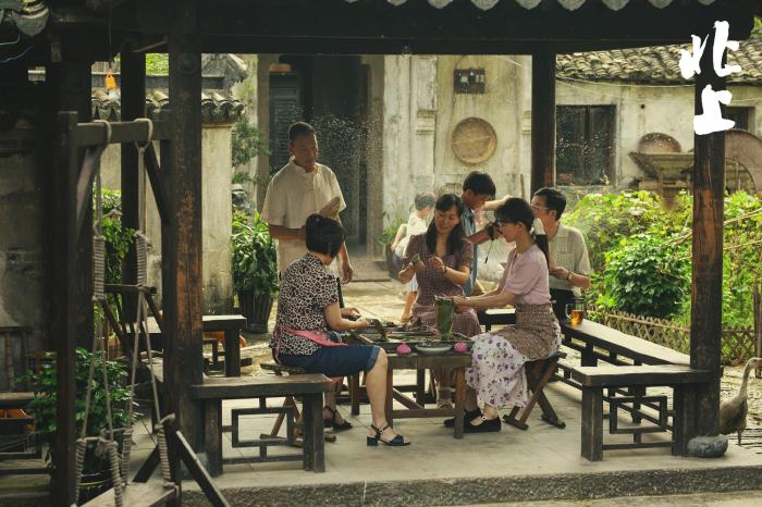 《北上》编剧赵冬苓回应“显微镜式追剧”：是压力也是动力