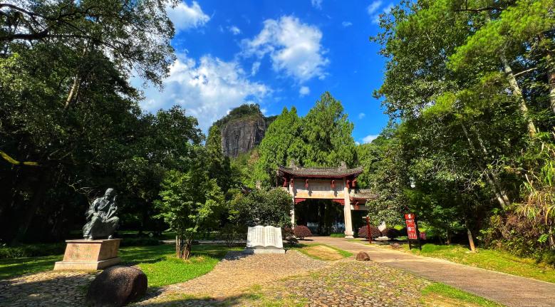 【何以中国】“偏要去武夷山，到底有谁在啊”