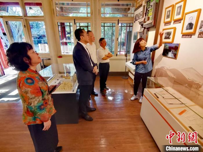 “笔端影戏：红线女与中国文学经典的对话主题展”在北京开幕