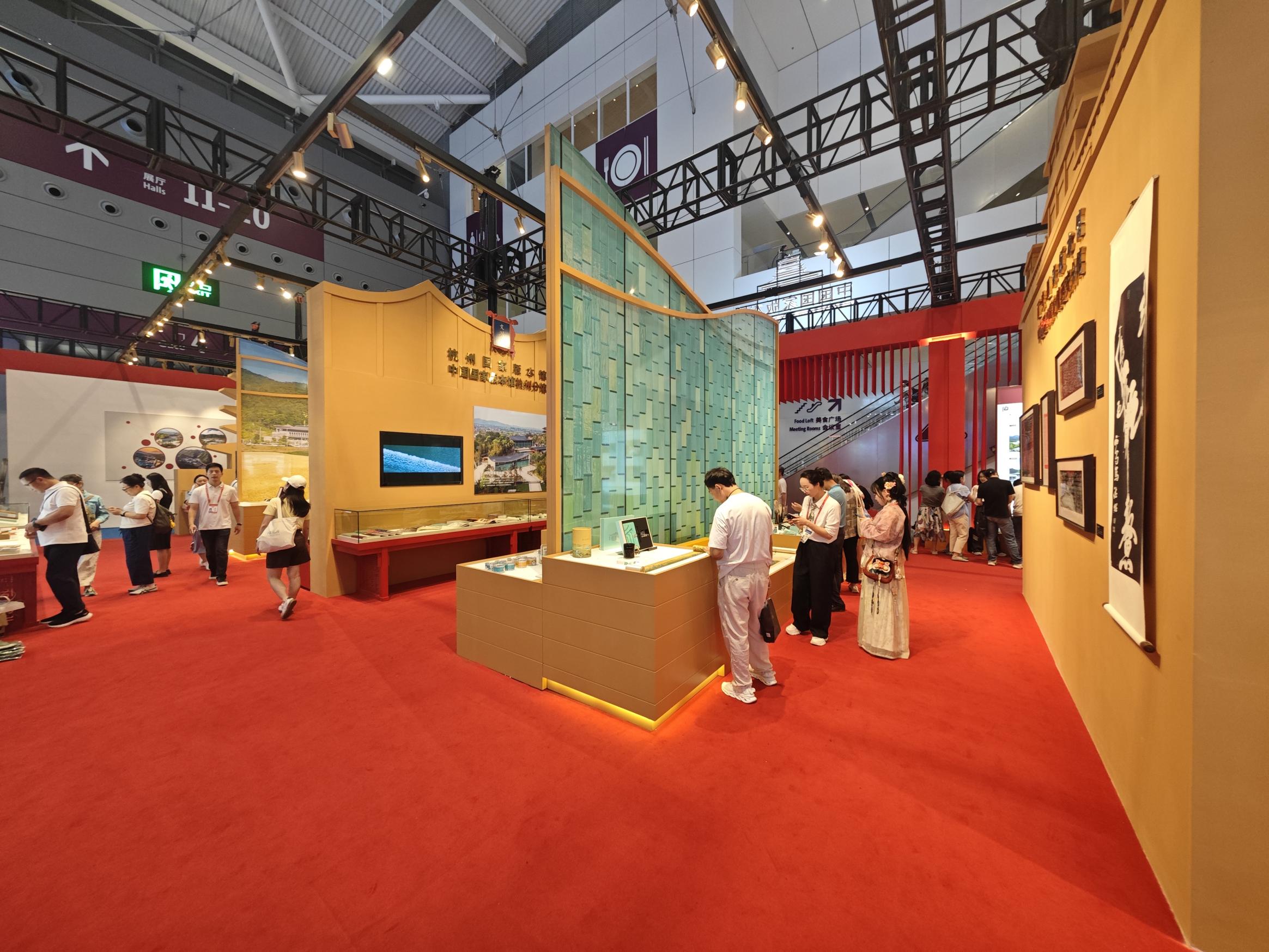 中国国家版本馆“一总三分”携哪吒主题版本展与文创精品惊艳亮相文博会