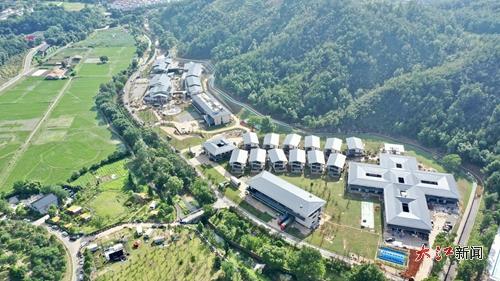 从资源宝库变网红打卡地，这里的青山绿水藏着什么秘密？