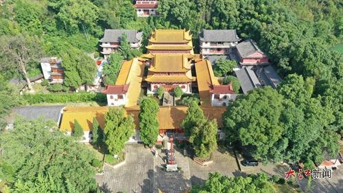 从资源宝库变网红打卡地，这里的青山绿水藏着什么秘密？