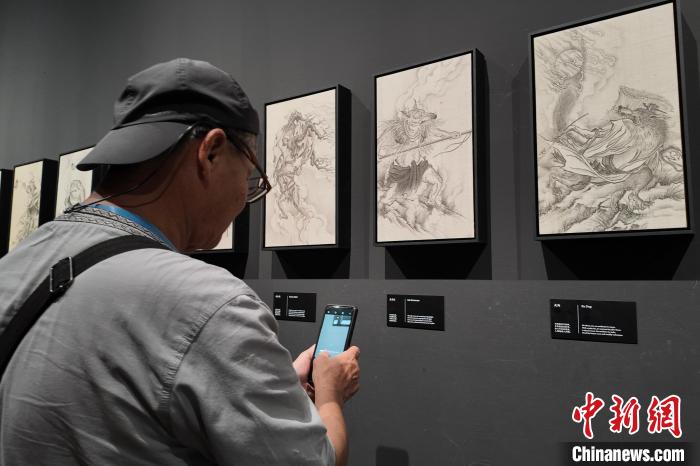 浙江杭州：台胞参观《黑神话：悟空》艺术展