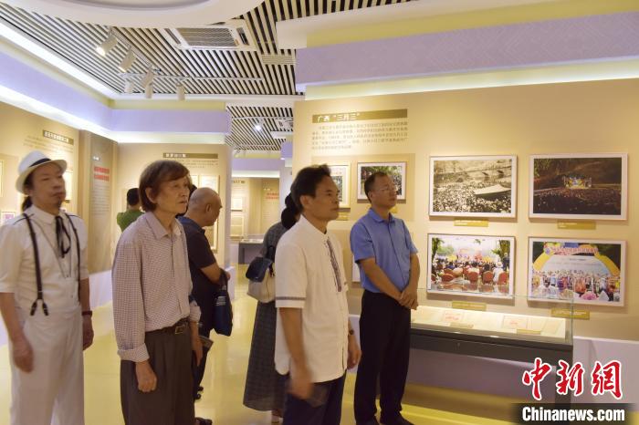 广西刘三姐文化档案展百件珍贵档案资料首次亮相引关注
