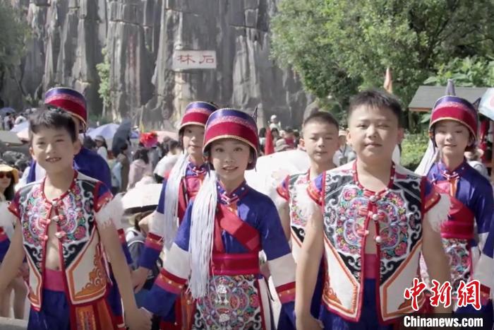“民歌大观”走进阿诗玛的故乡石林 天籁飘荡在世界遗产地