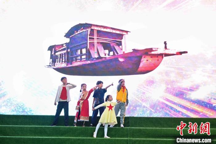 跨越时空的对话：浙江南湖“红船星河”闪耀雪域高原