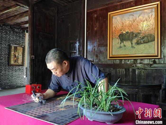 江西安福：火笔生万象 烙画传千年