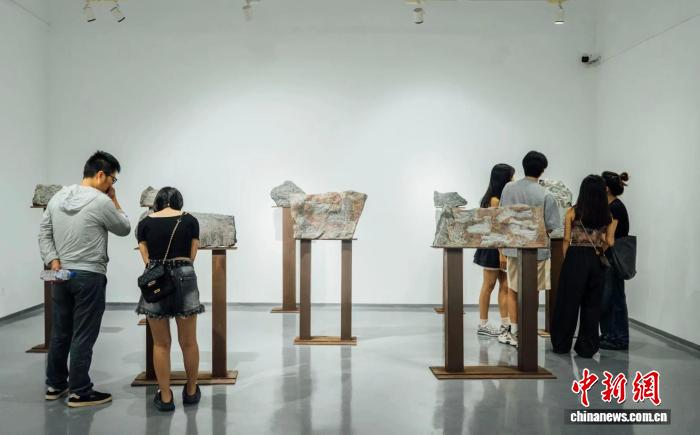 中央美院雕塑系石雕工作室优秀师生作品亮相景德镇