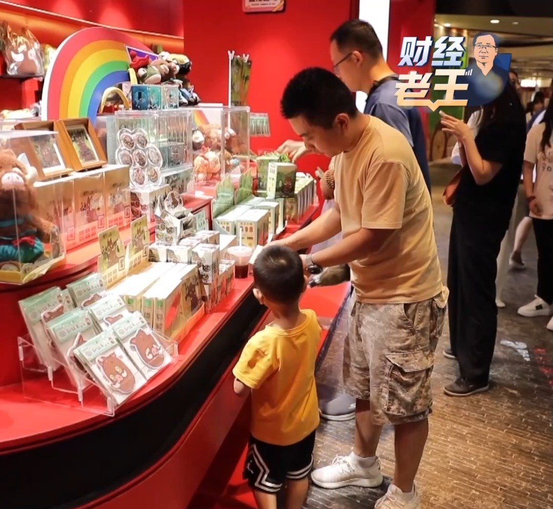 财经老王丨暑期档火爆：票房之外的惊喜