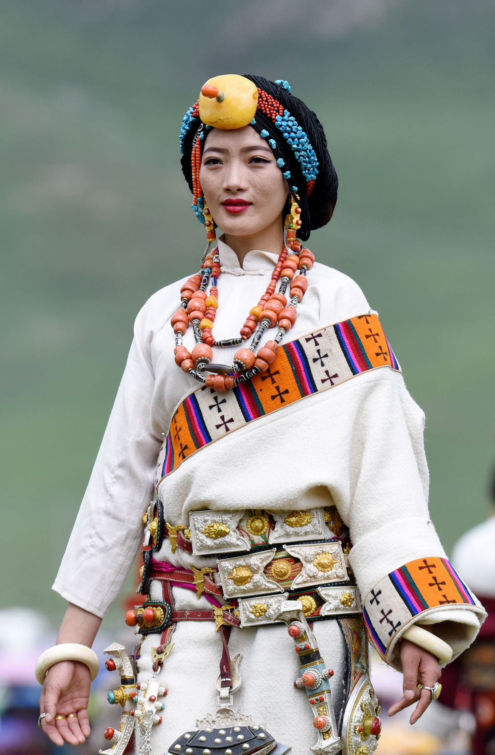 新华全媒+·匠心记 | 自治区周年庆系列之传统藏装：雪域儿女之大美