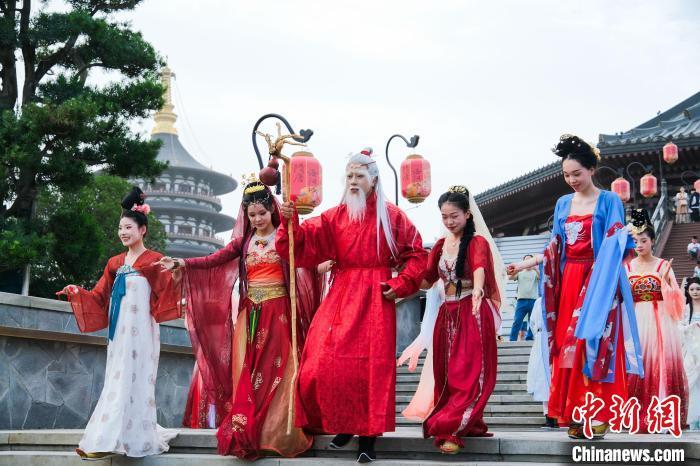 七夕乞巧的N种打开方式：什么是“投针验巧”？
