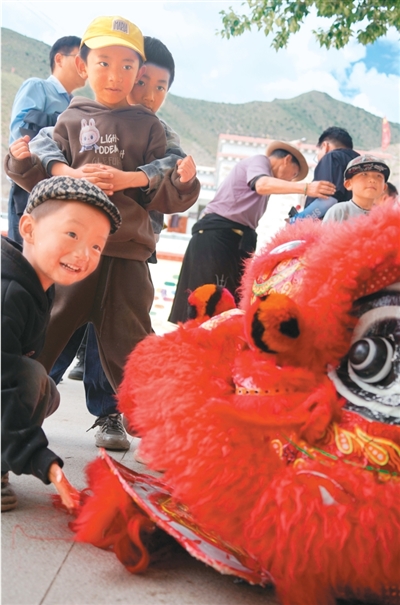 高原狮舞 舞出红火
