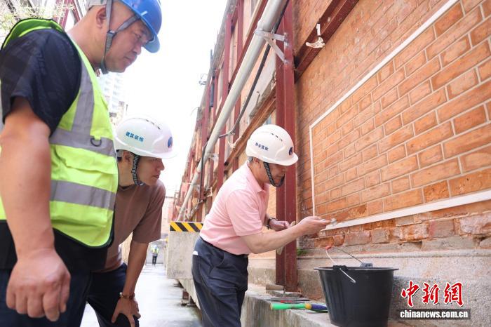 （寻味中华丨非遗）清水砖墙通中西 石库门百年更“摩登”