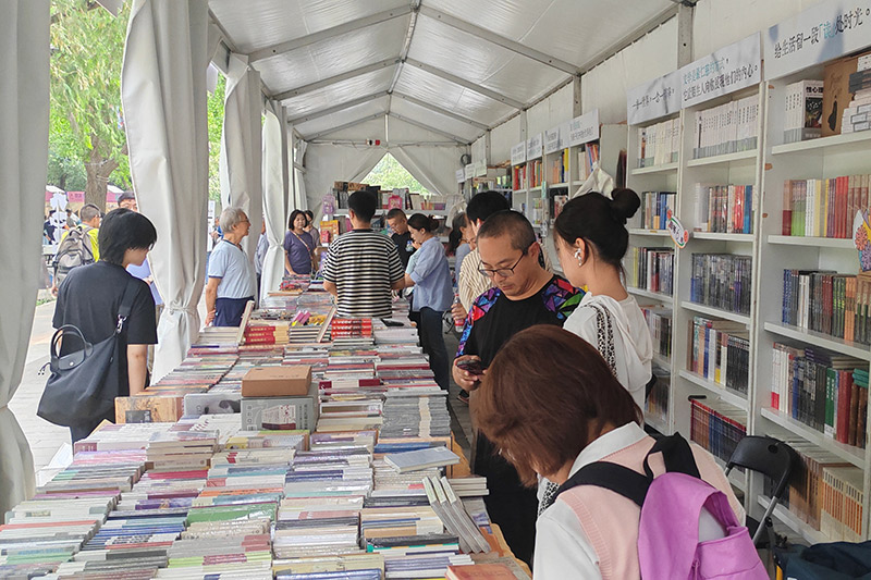 “我与地坛”北京书市启幕 台湖会贸“图书+文创”成打卡亮点