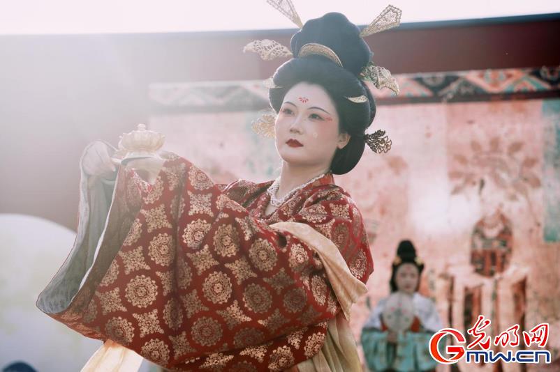 【网络中国节】组图｜带你领略华服变迁与中秋古礼的东方魅力