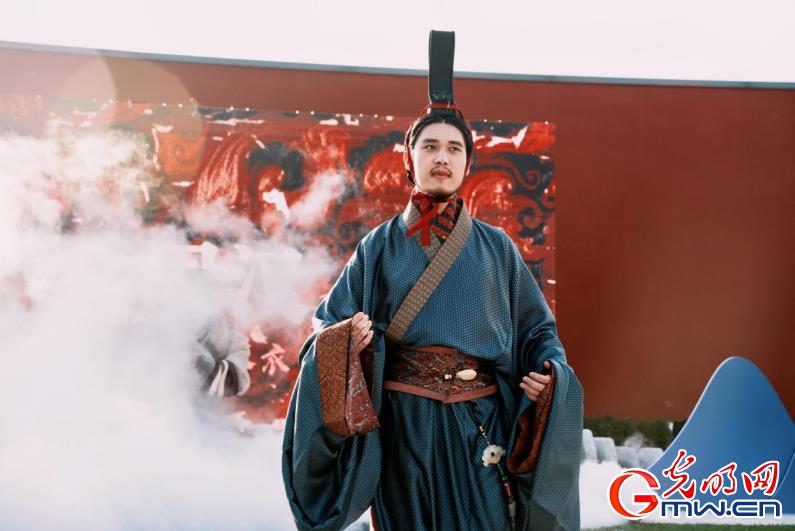 【网络中国节】组图｜带你领略华服变迁与中秋古礼的东方魅力