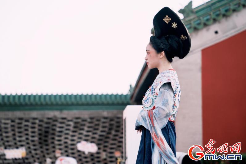 【网络中国节】组图｜带你领略华服变迁与中秋古礼的东方魅力