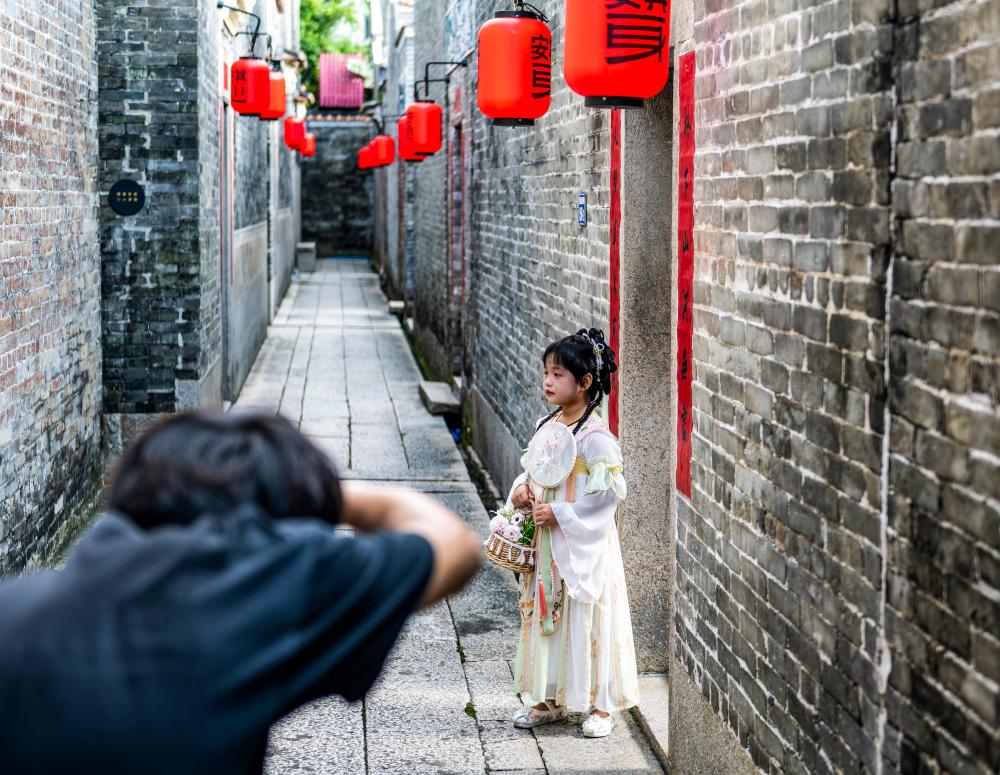 文化中国行·传统村落人文影像志｜明清古建×当代艺术，这个岭南古村凭“混搭”出圈