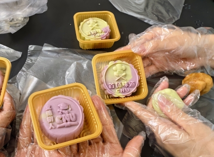 【网络中国节】中秋遇校庆，首都师大良乡校区留校学生这样庆祝