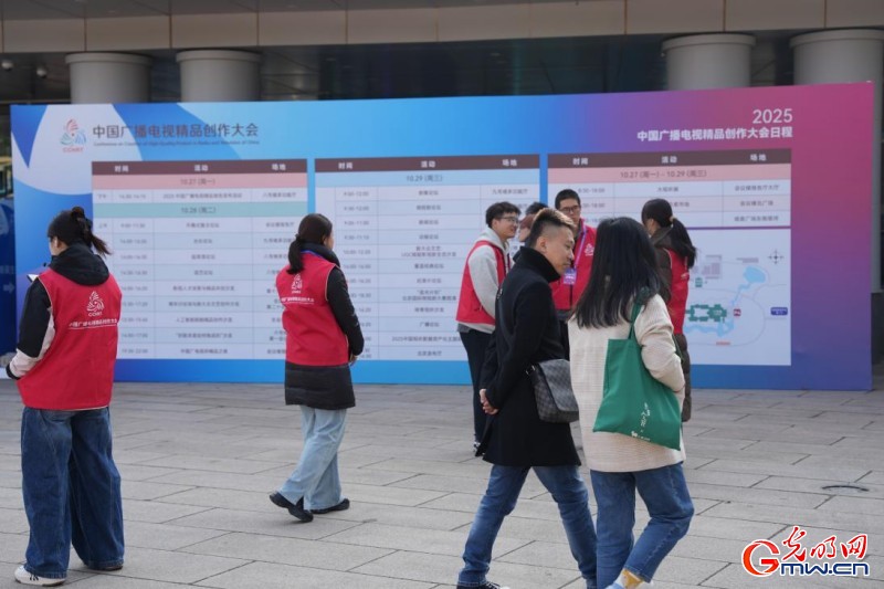 “视听燃·万象生”,这场展览氛围感拉满! “视听燃·万象生”,这场展览氛围感拉满!