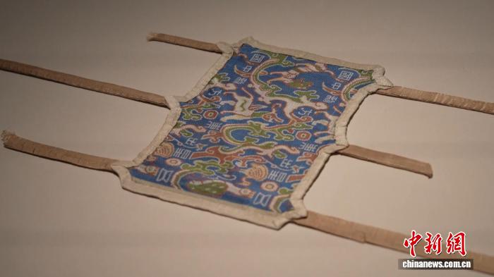 “五星出东方利中国”锦护臂的当代价值何在？