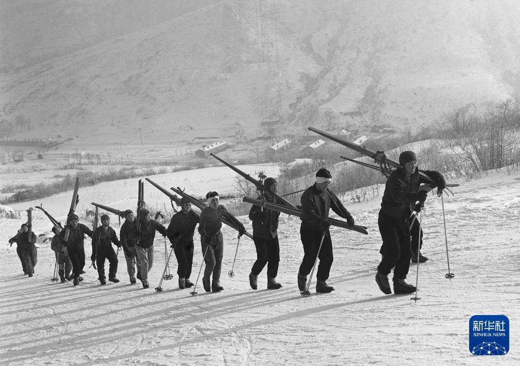 时光相册丨新雪季开启！影像见证中国滑雪“华丽转身”