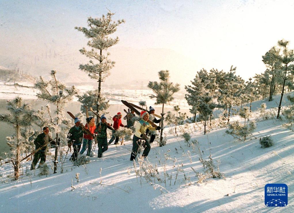 时光相册丨新雪季开启！影像见证中国滑雪“华丽转身”