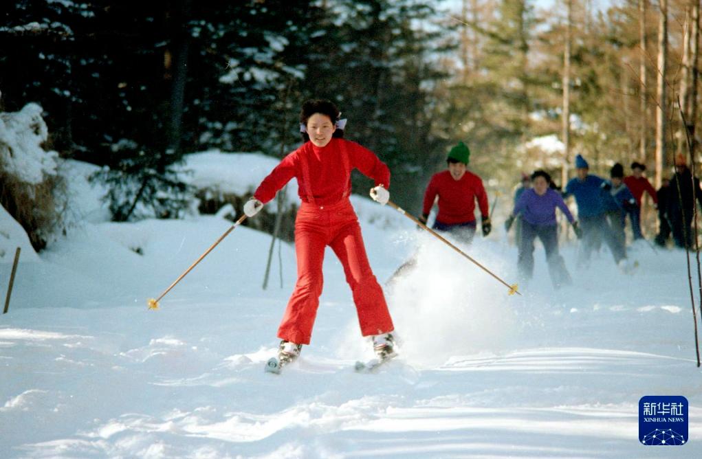时光相册丨新雪季开启！影像见证中国滑雪“华丽转身”