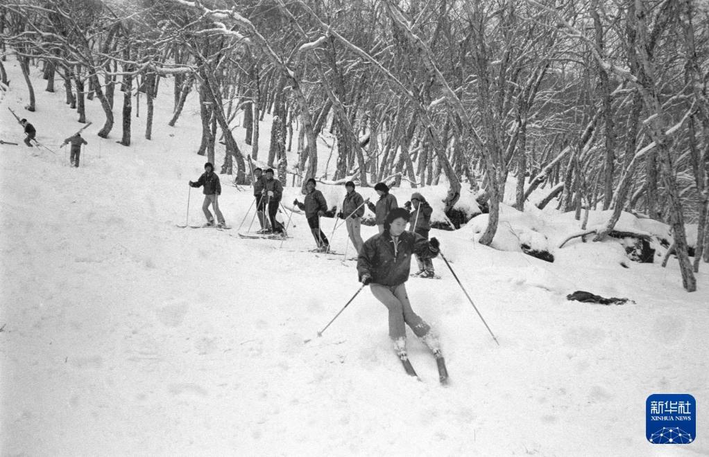 时光相册丨新雪季开启！影像见证中国滑雪“华丽转身”