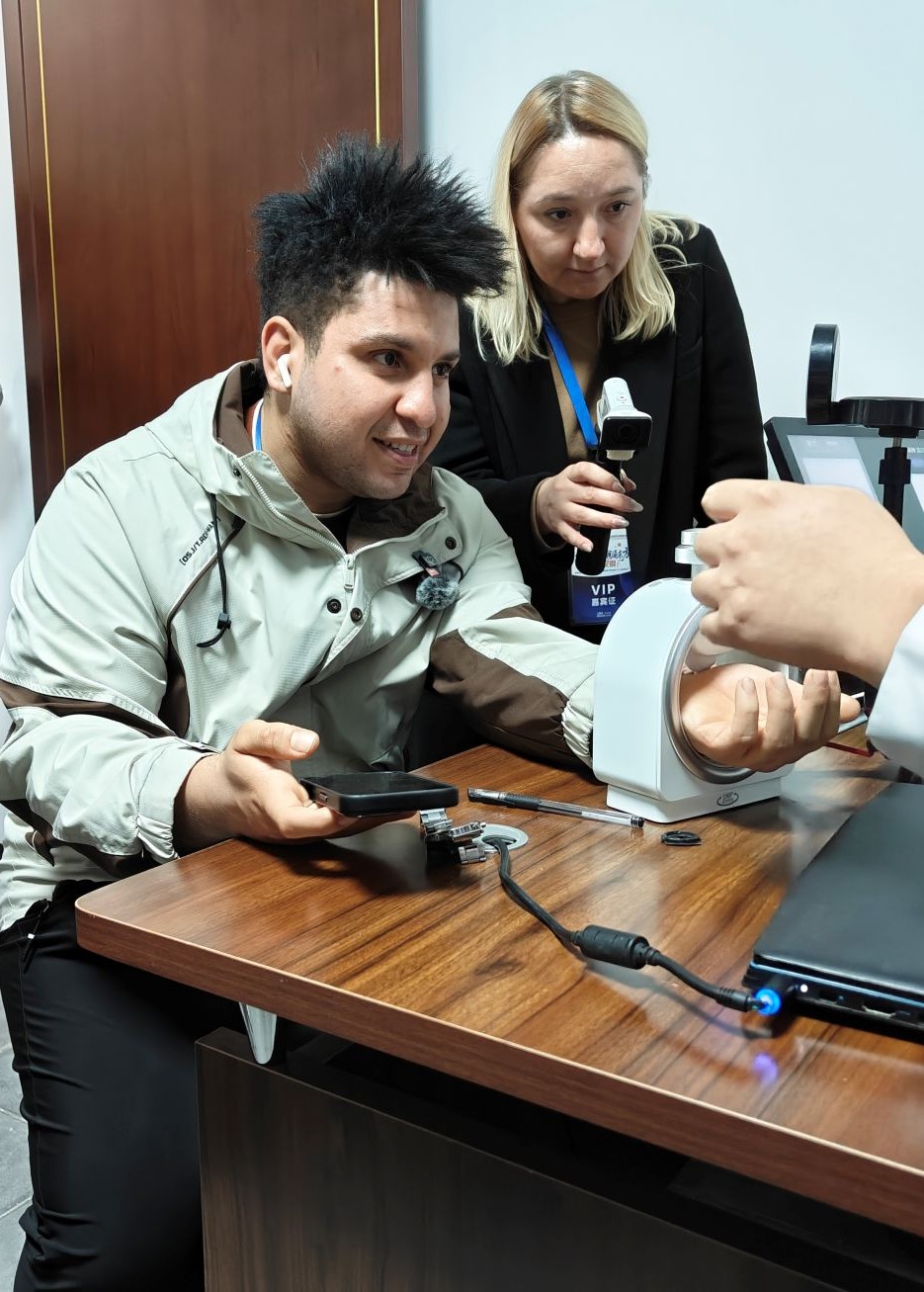 烟火与传承共生 传统与智慧交融——外国网红博主解锁黄山多元体验