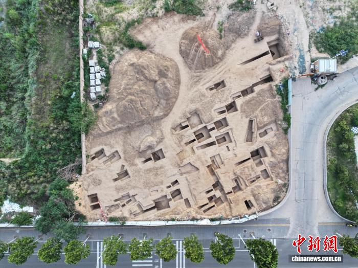 河南三门峡发现45座古墓葬