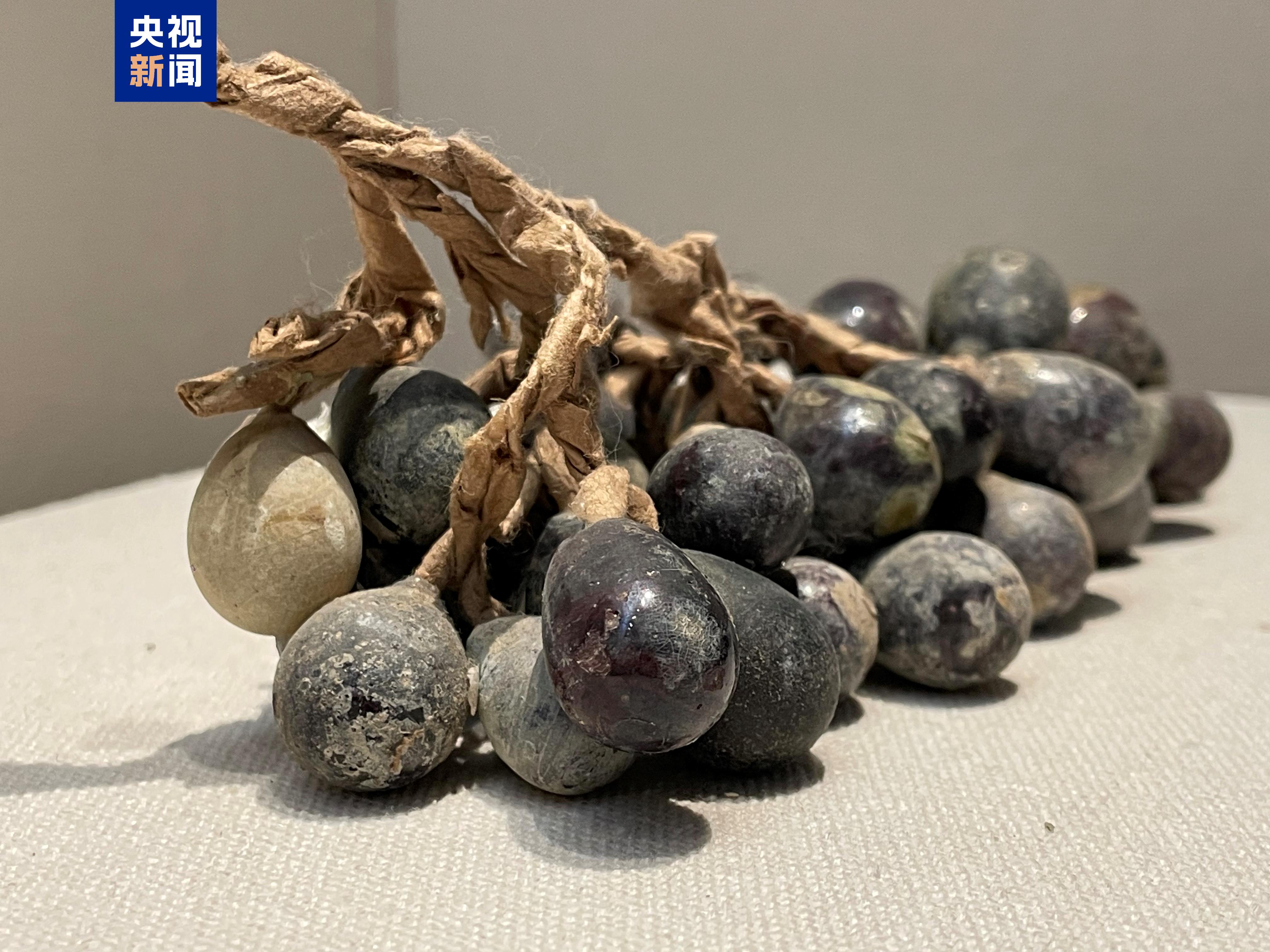 文博日历丨“金三彩”也出彩,不信你看这个壶