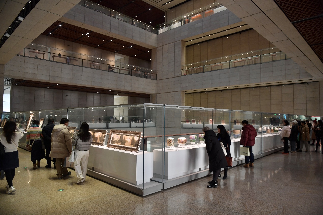 倡扬东方新古典美学：“诗心万象——张闻冰陶瓷艺术展”在京启幕