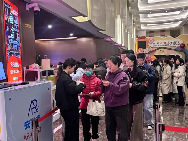 话剧《马走日》全国巡演 把红色传承演进观众心里 话剧《马走日》全国巡演 把红色传承演进观众心里