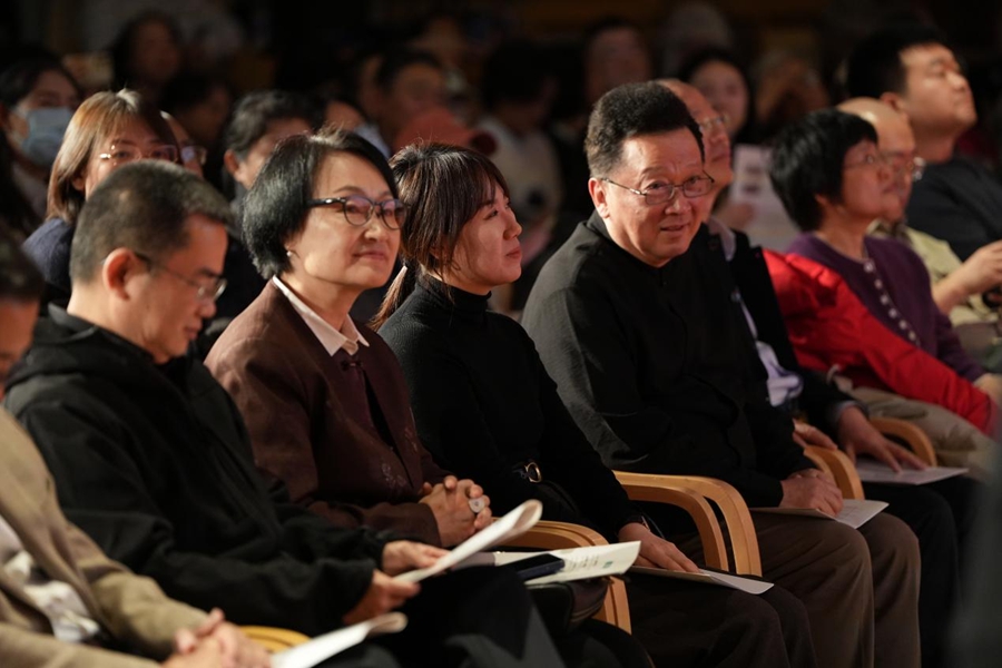 荡涤在三江流域的渔猎歌声 赫哲族民歌讲唱会在国家大剧院上演