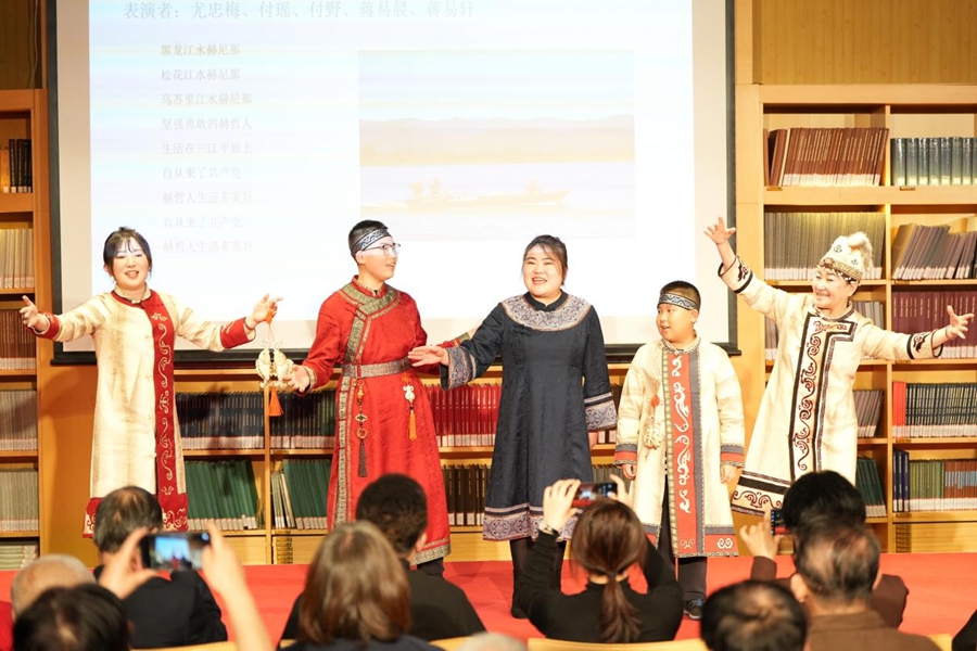 荡涤在三江流域的渔猎歌声 赫哲族民歌讲唱会在国家大剧院上演