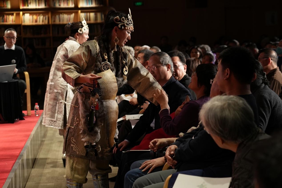 荡涤在三江流域的渔猎歌声 赫哲族民歌讲唱会在国家大剧院上演