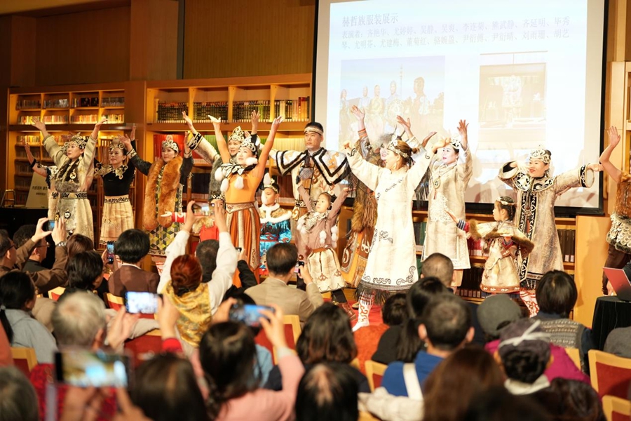 荡涤在三江流域的渔猎歌声 赫哲族民歌讲唱会在国家大剧院上演