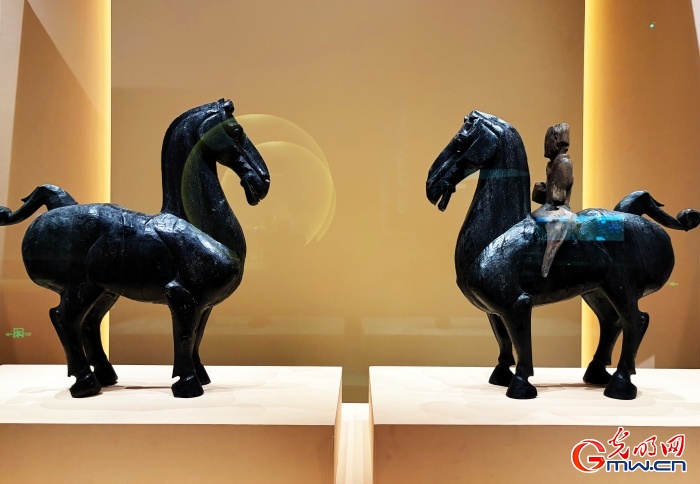 【组图】马騳骉騛……这场文化展“万马奔腾”