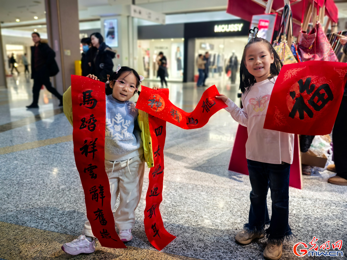 【新春走基层】北京海淀：笔墨传情添年味 师生携手送祥福