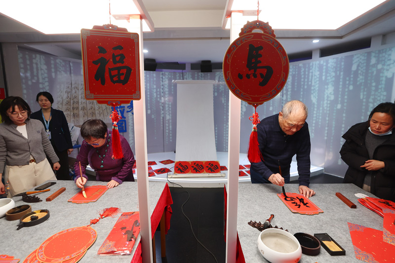 【网络中国节】马年将至：展览话年俗 书春送祝福