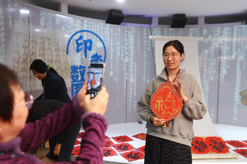 【网络中国节】马年将至：展览话年俗 书春送祝福