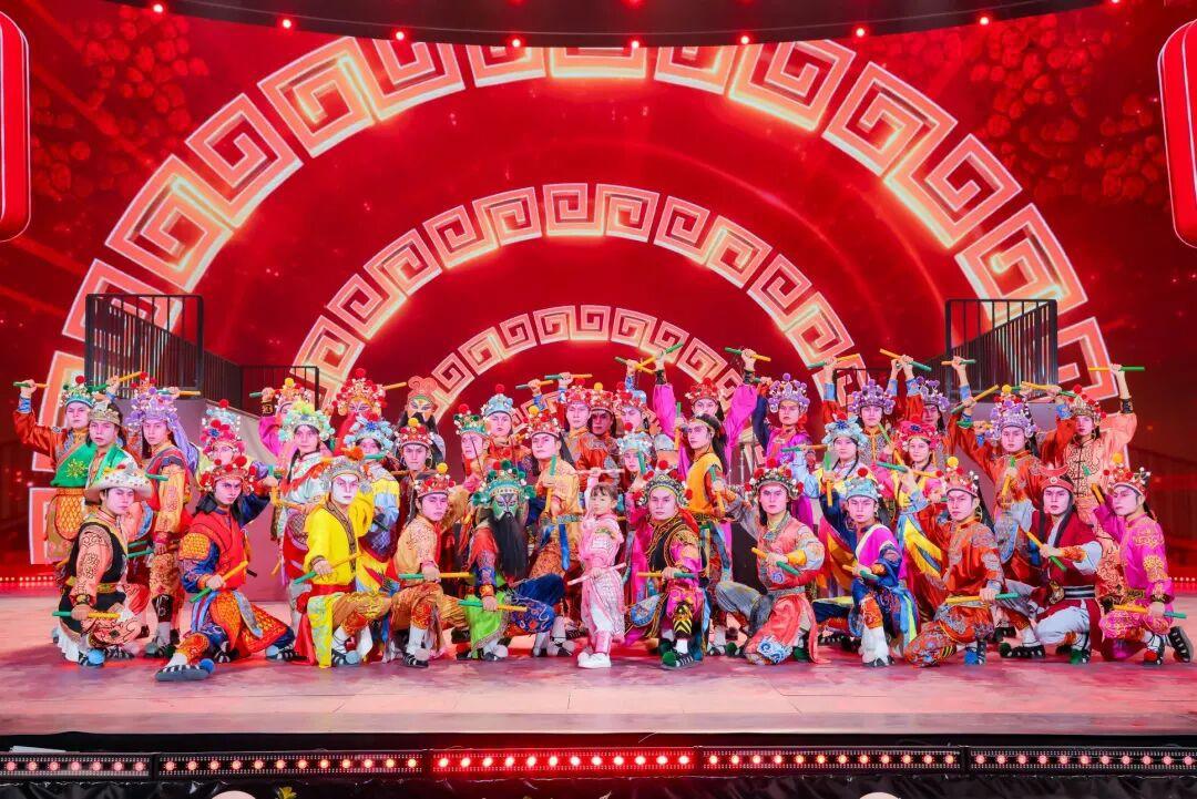 火爆全网的英歌小女孩,亮相香港!