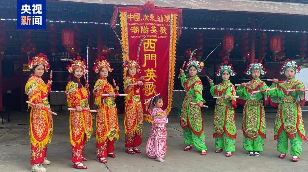 火爆全网的英歌小女孩,亮相香港!