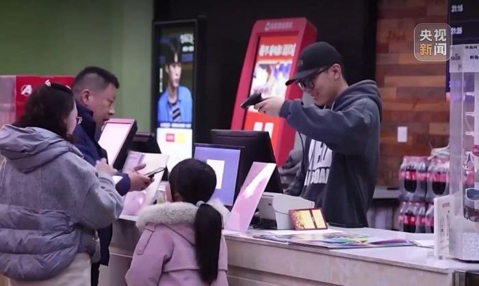 435万场,春节档观影场次创纪录,票价更惠民!