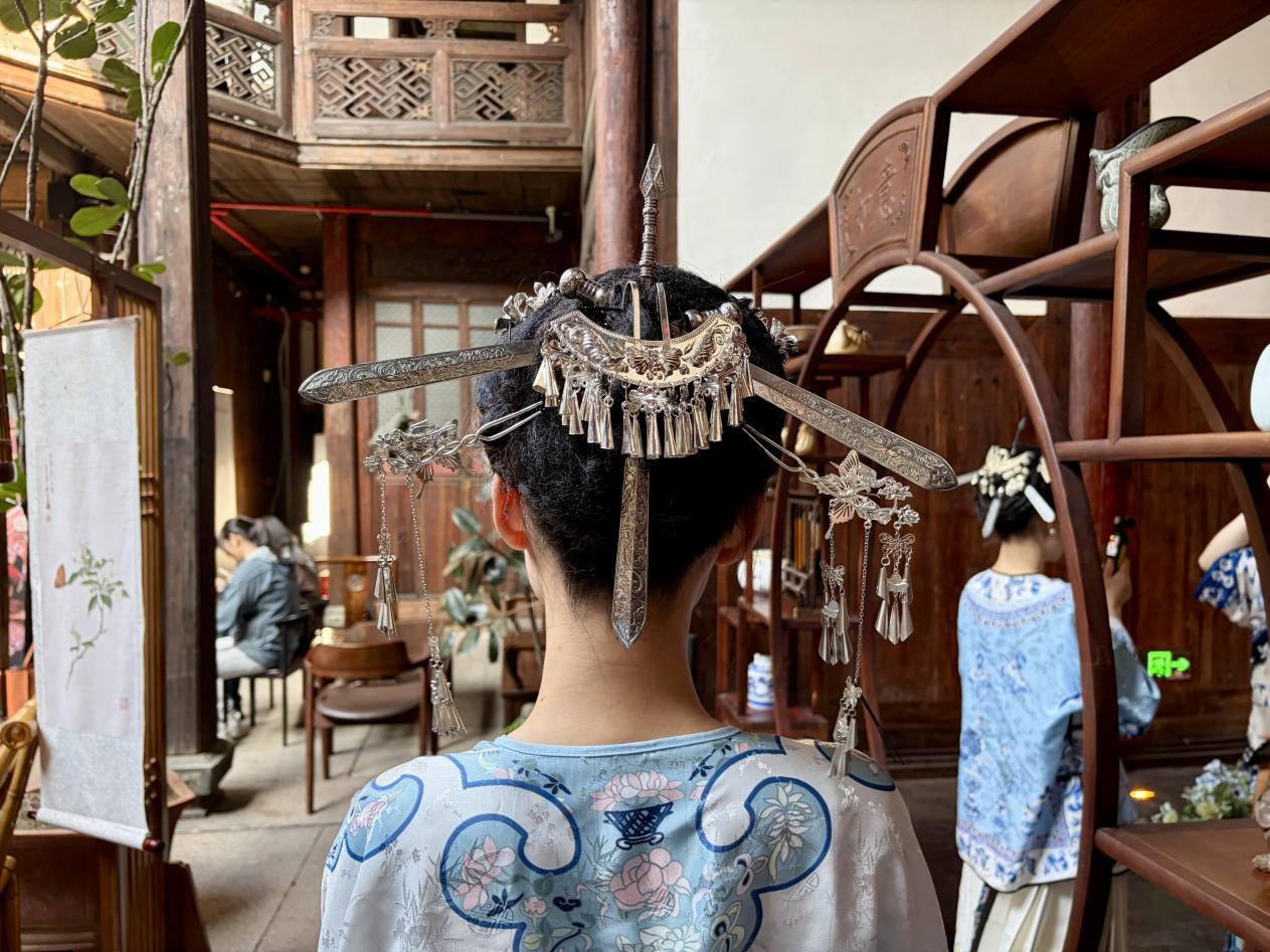 以刀为簪，以骨为美：在上下杭，邂逅福州女子的“柔”与“力”